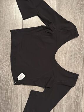 Black V-Neck Cropped Long Sleeve Yoga Top